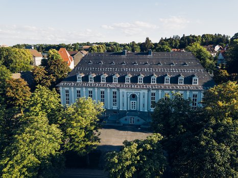 Gebäude der Aula Academica als Luftaufnahme